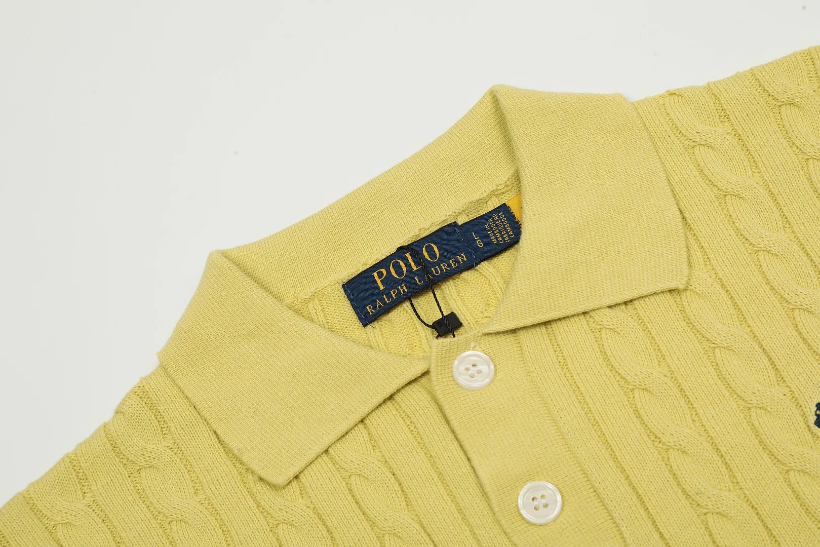 🅿️176 "Top quality" Style number: DS022# (not off the shelves all year round) [Ralph Lauren POLO lapel solid color pony embroidered logo knitted short sleeves] ✅Ralph Lauren Ralph Lauren classic basic versatile all-season cardigan knitted short sleeves ✅Main supplier platform live broadcast Wholesale entities Replenish when out of stock Not off the shelves ✅ZP quality 1:1 version Scan the code to enter the GF website Counter quality ✅Details and quality are the only one in Guangzhou. Imported quality cotton yarn focuses on high-end and cost-effective. Needless to say good quality. ✅The version is restored to the original order. The maximum size can be worn up to 160 pounds. Loose, comfortable and stress-free.